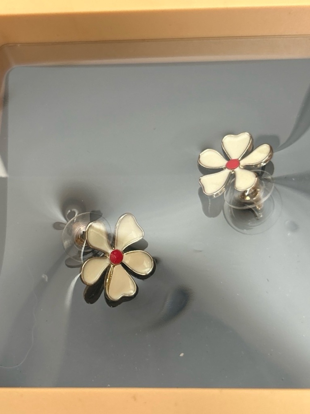 Dainty White Flower Stud Earrings with Red Center